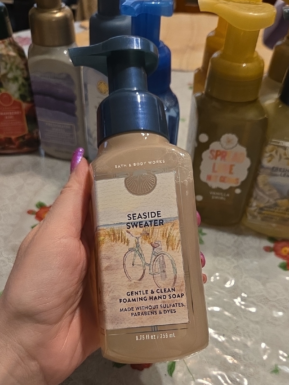 Nwt Bath & Body Works Gentle & Clean - Beige with Navy Pump